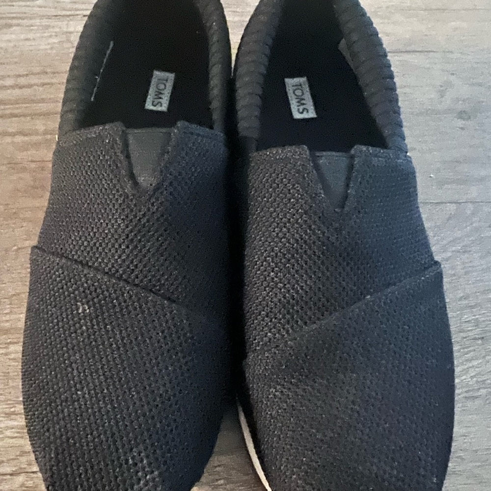 Toms slip on sneaker